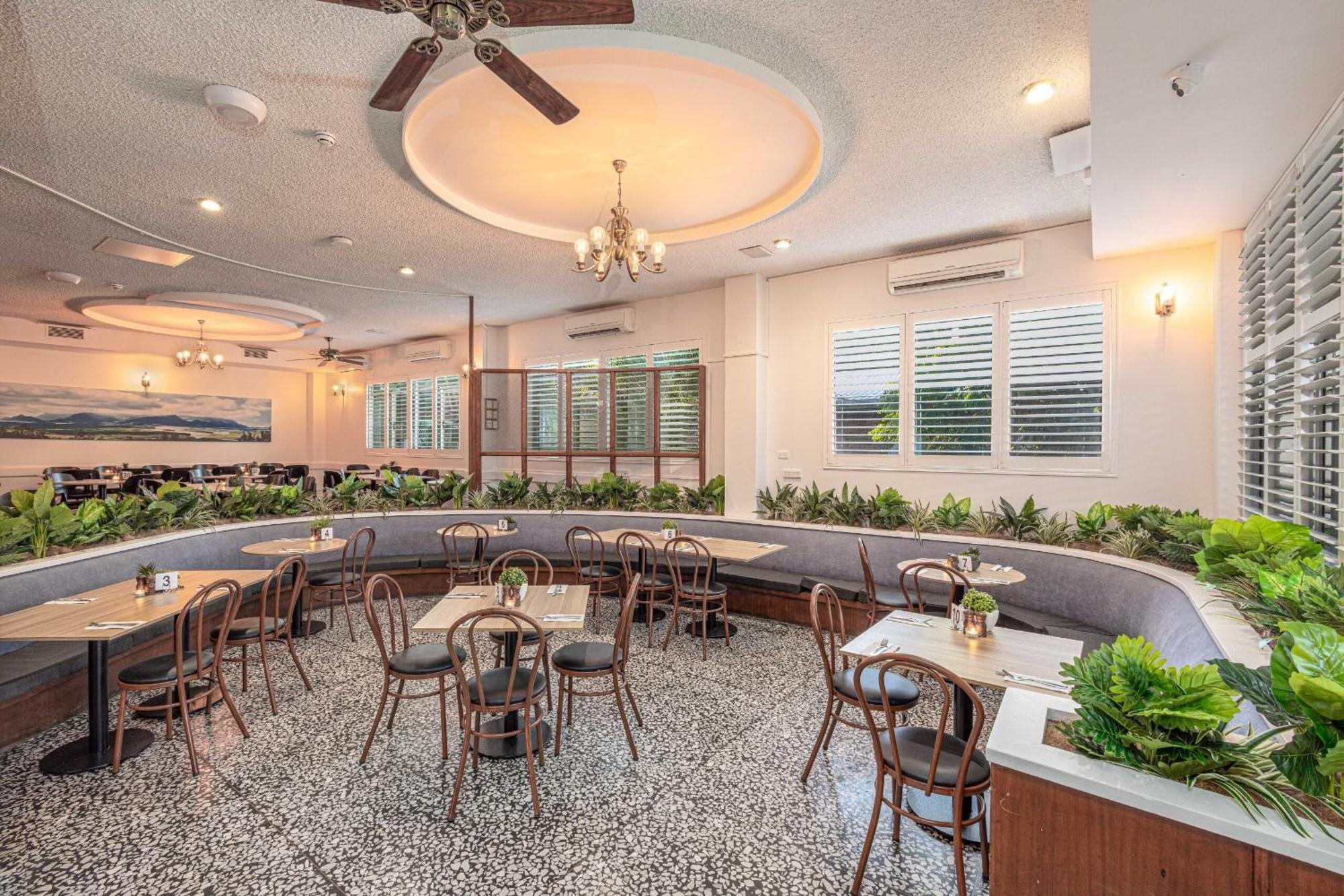 Lees Hotel Ингам Екстериор снимка