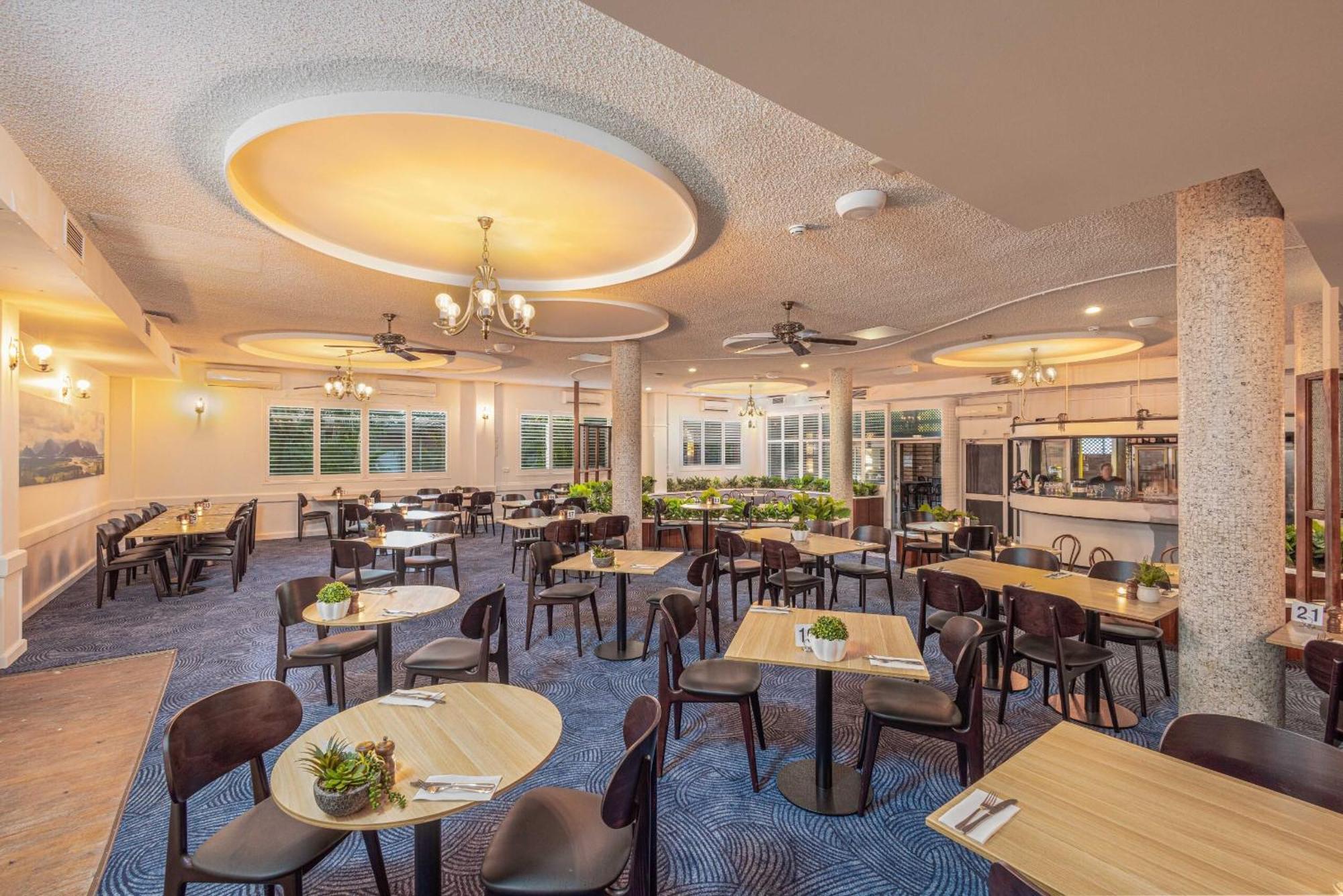 Lees Hotel Ингам Екстериор снимка
