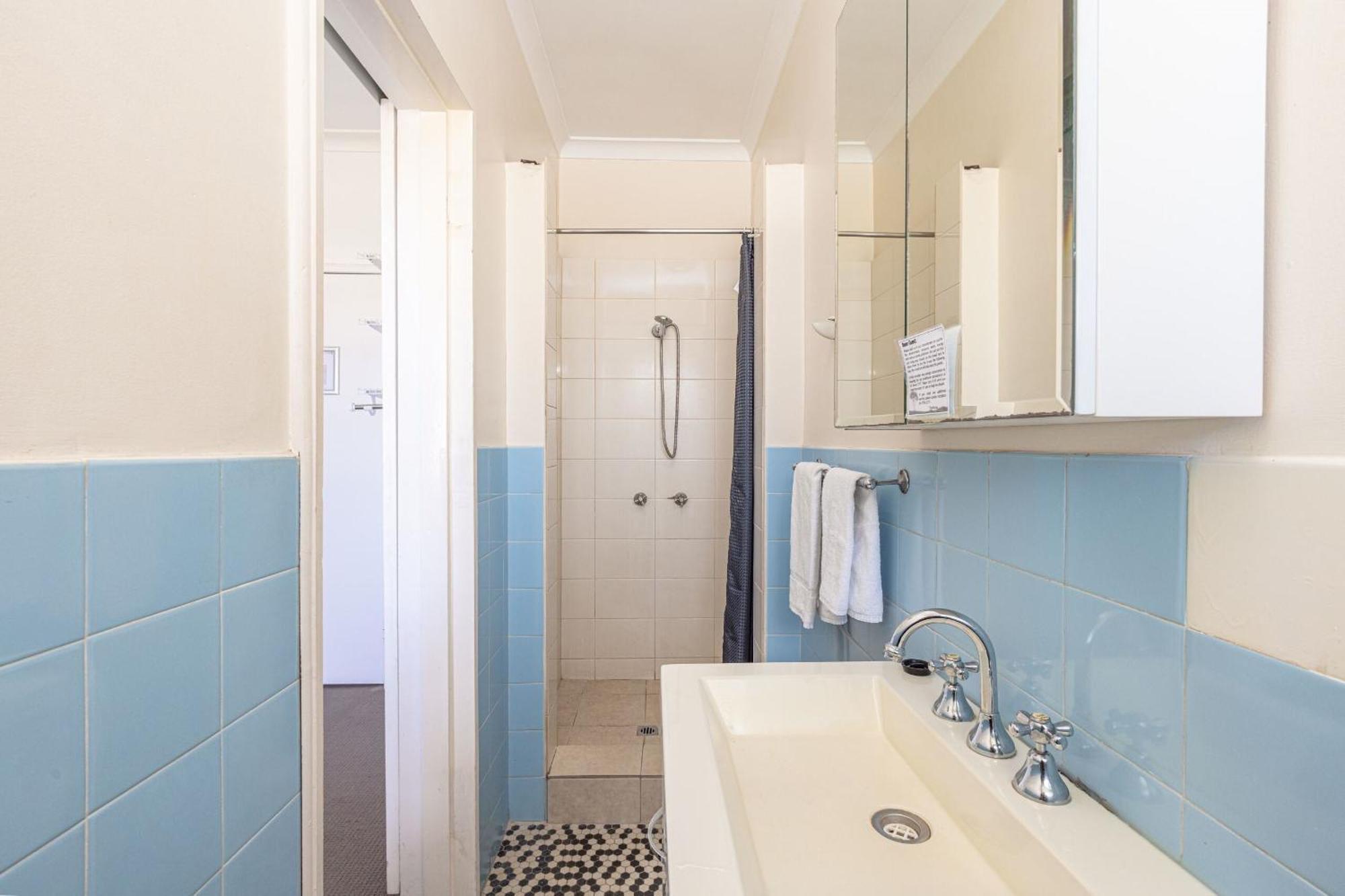 Lees Hotel Ингам Екстериор снимка