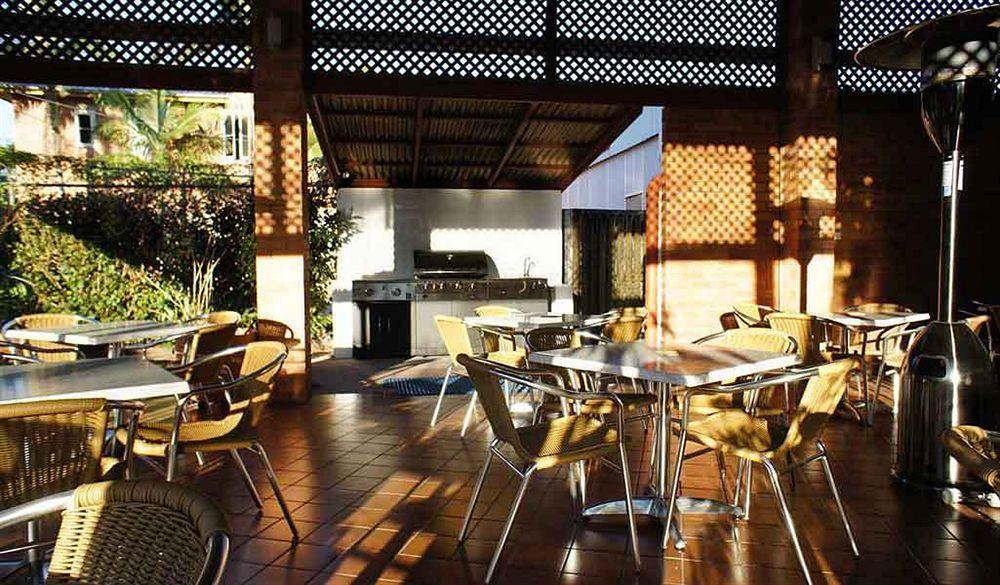 Lees Hotel Ингам Екстериор снимка