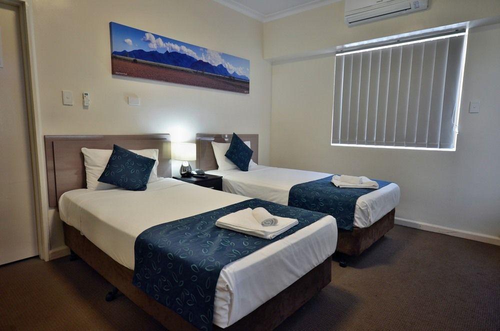 Lees Hotel Ингам Екстериор снимка