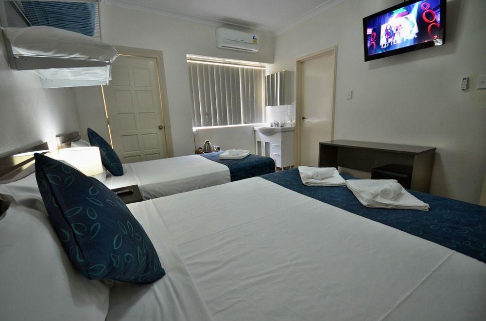Lees Hotel Ингам Екстериор снимка