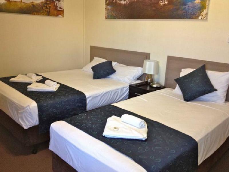 Lees Hotel Ингам Екстериор снимка