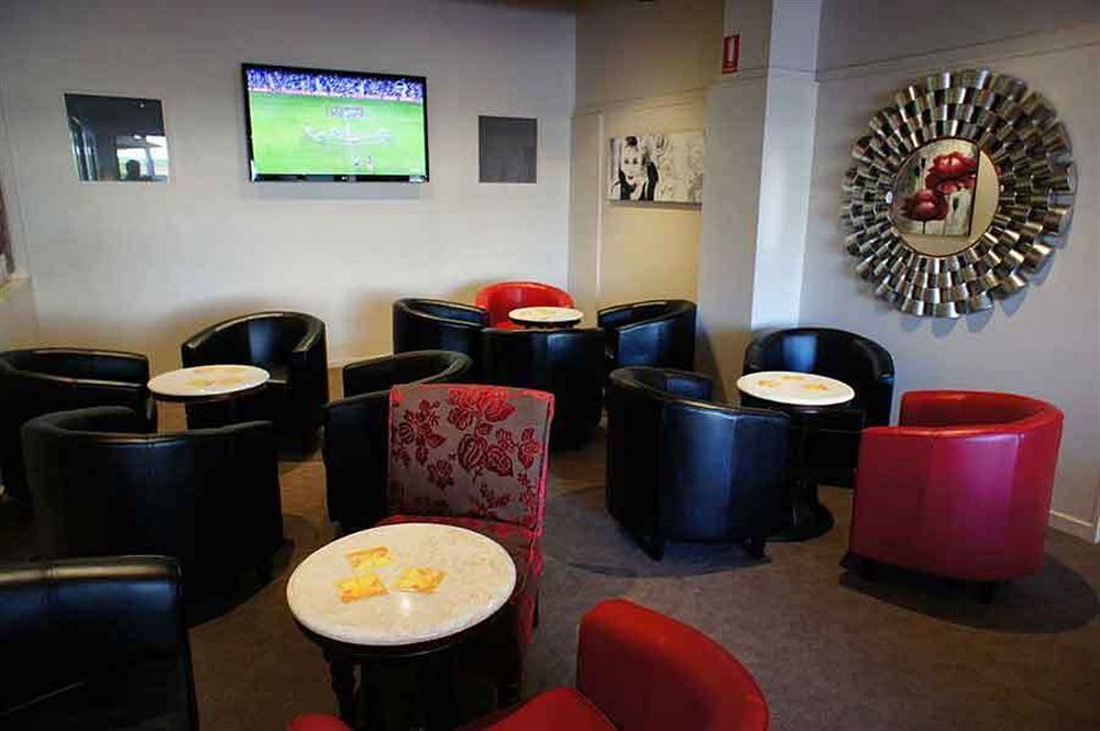 Lees Hotel Ингам Екстериор снимка